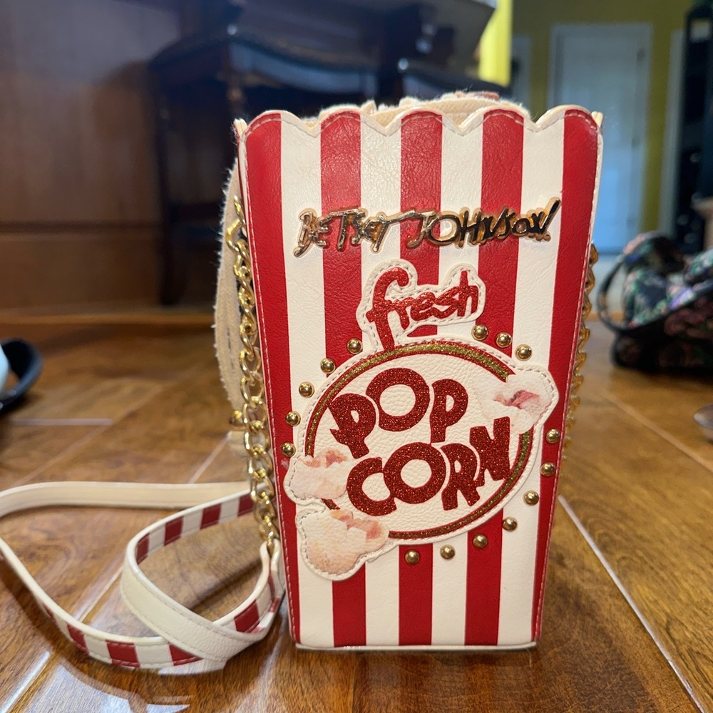 Betsy Johnson Pop Corn “Butter Me Up” Crossbody